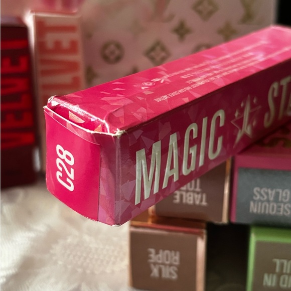 Magic Star full coverage concealer C28 x Jeffree Star• NIB - Picture 2 of 5